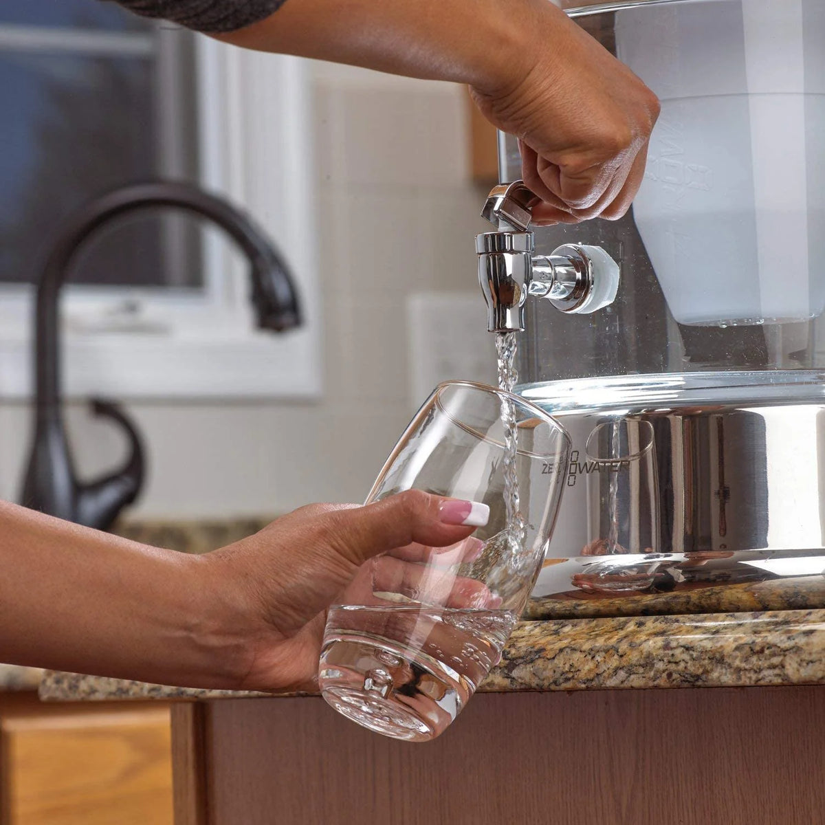 ZeroWater 40 Cup Ready-Pour Glass Water Dispenser With Water Quality Meter - BPA-Free